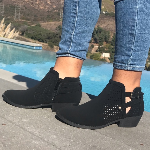 New Buckle Black Boots 1 left!! - Picture 5 of 8